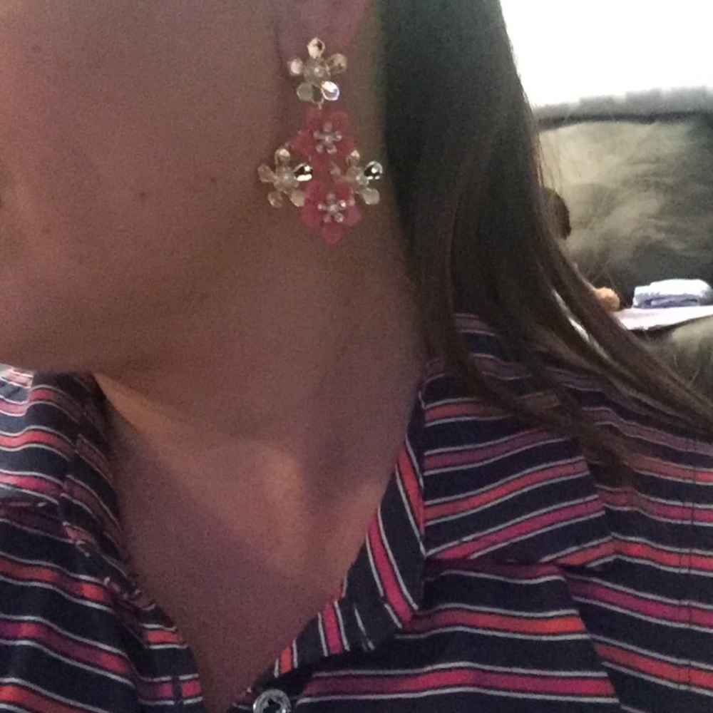 NWT Crown & Ivy Floral Earrings - Picture 6 of 8